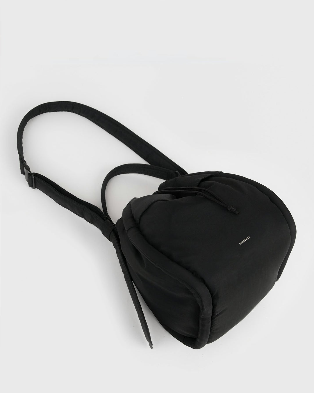 Curve Bucket Bag Black