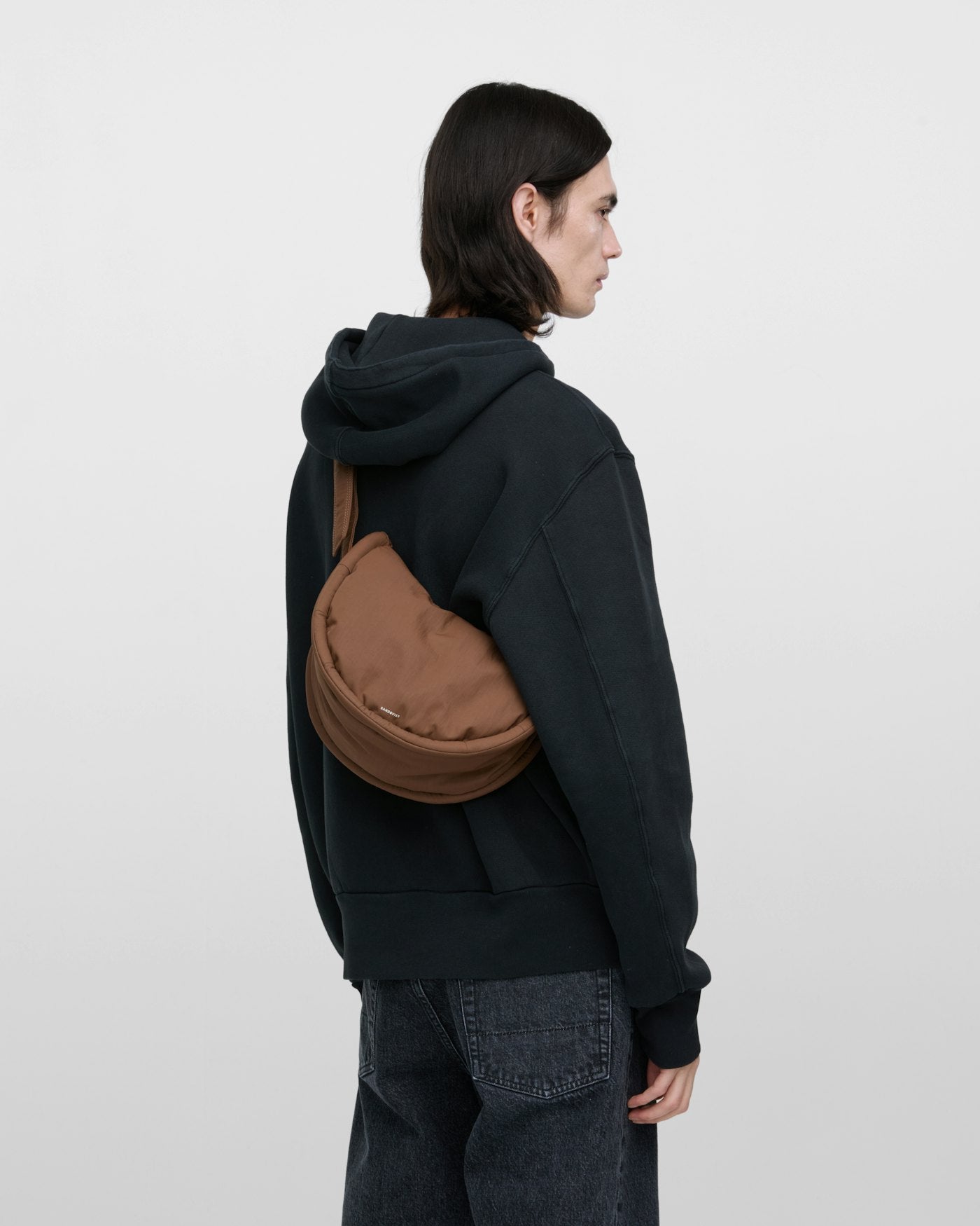 Curve Crossbody Bag Round Small Dark Taupe