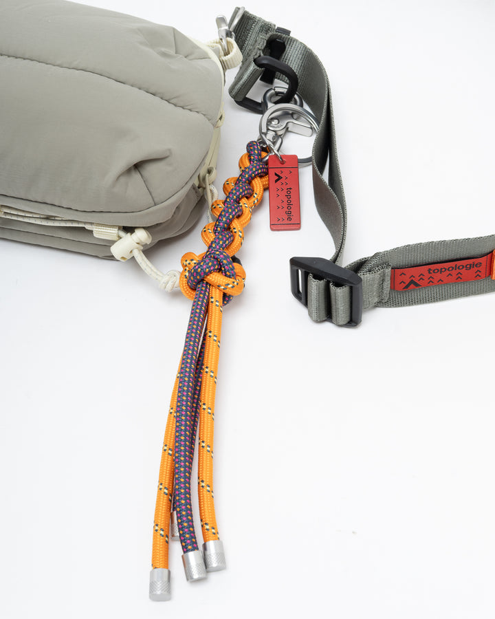 Topologie Bottle Sacoche Medium Moss Putty Silky Peach + Utility Sling Wide Woods Sinnet Keychain Arcade Orange