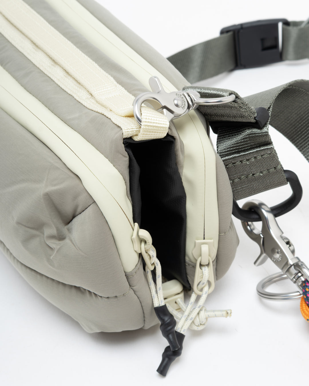 Topologie Bottle Sacoche Medium Moss Putty Silky Peach + Utility Sling Wide Woods Sinnet Keychain Arcade Orange