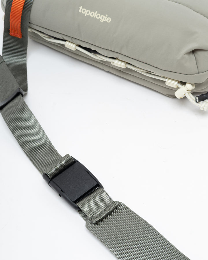 Topologie Bottle Sacoche Medium Moss Putty Silky Peach + Utility Sling Wide Woods Sinnet Keychain Arcade Orange