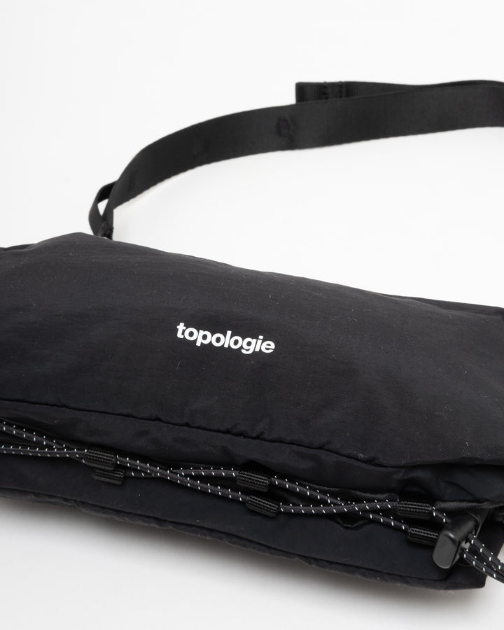 Topologie Bottle Sacoche Medium Black Papery + Utility Sling Wide Black Sinnet Keychain Black Reflective