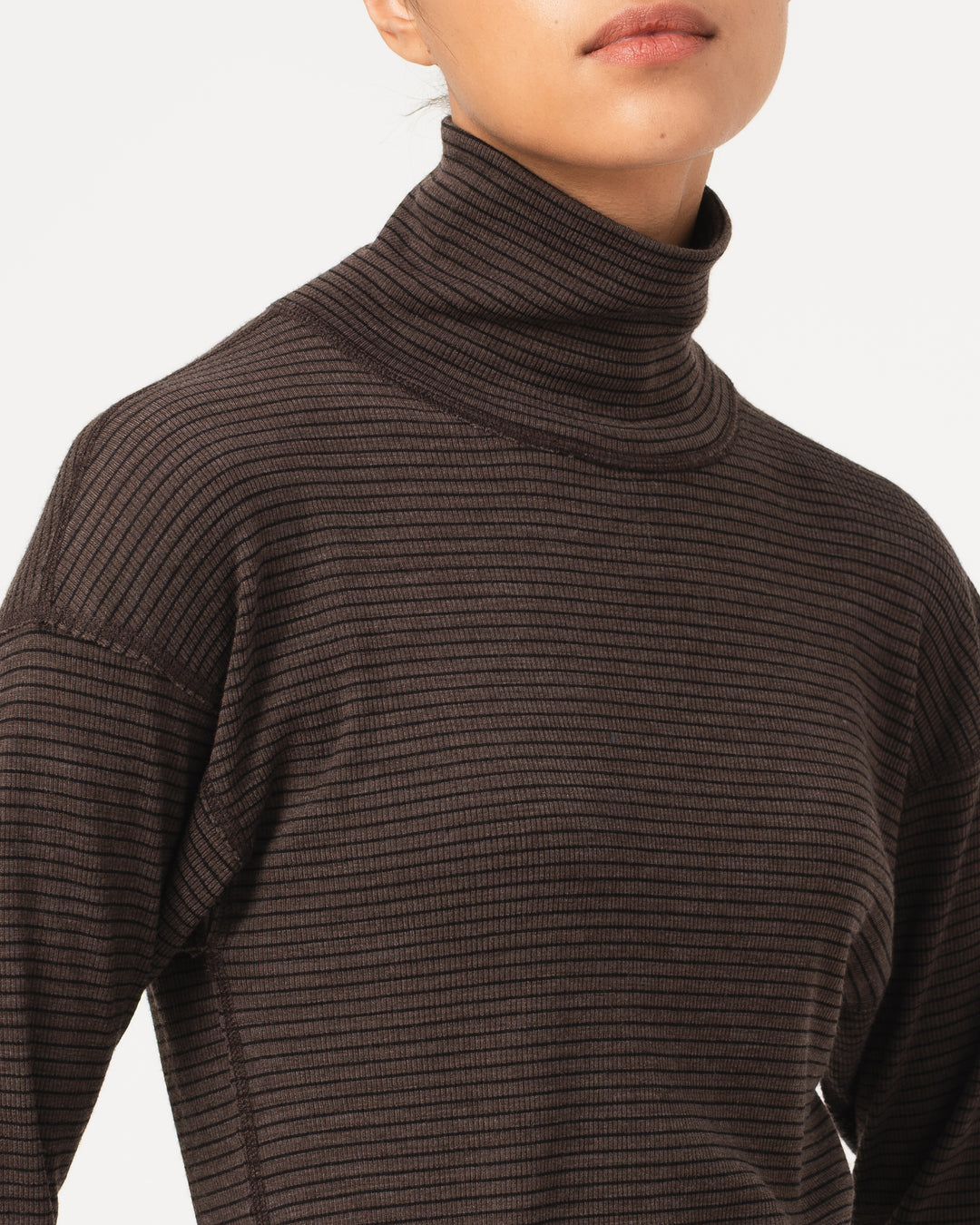 G.o.D Turtle Neck Rib Wool Sepia