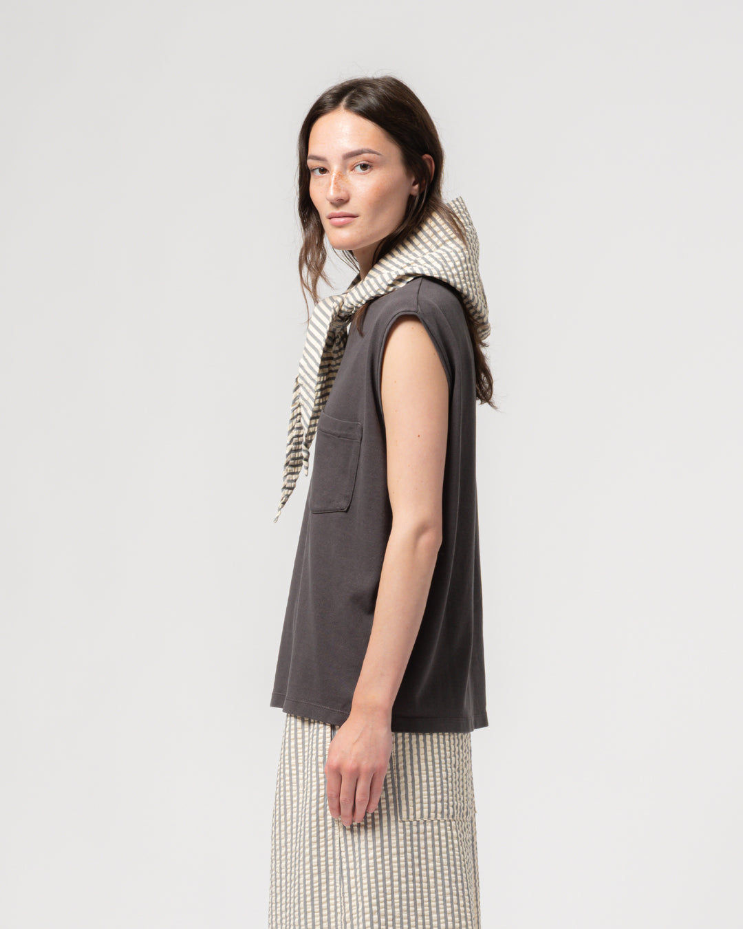 Jackie Scarf Belfast Seersucker Iron/Off-White