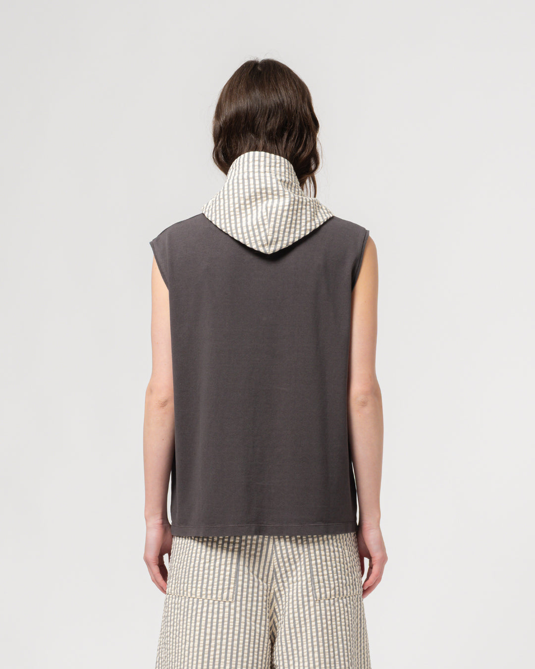 Jackie Scarf Belfast Seersucker Iron/Off-White